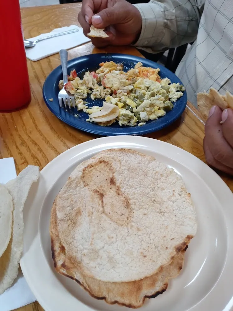 Chilaquiles Huevo Y Frijoles